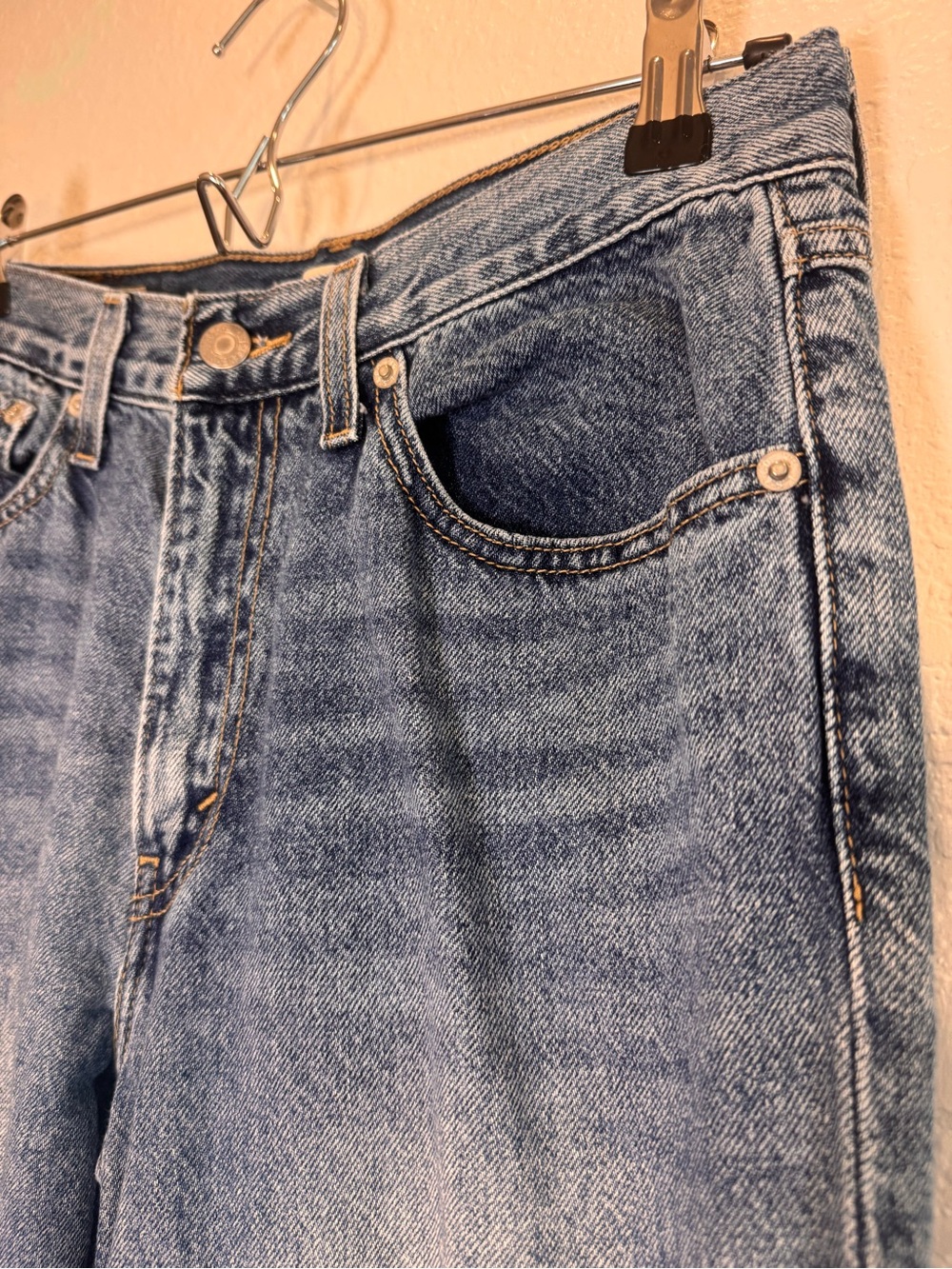 Levi's Women’s 80s Mom Jean High Rise 27 - Picture 8 of 14